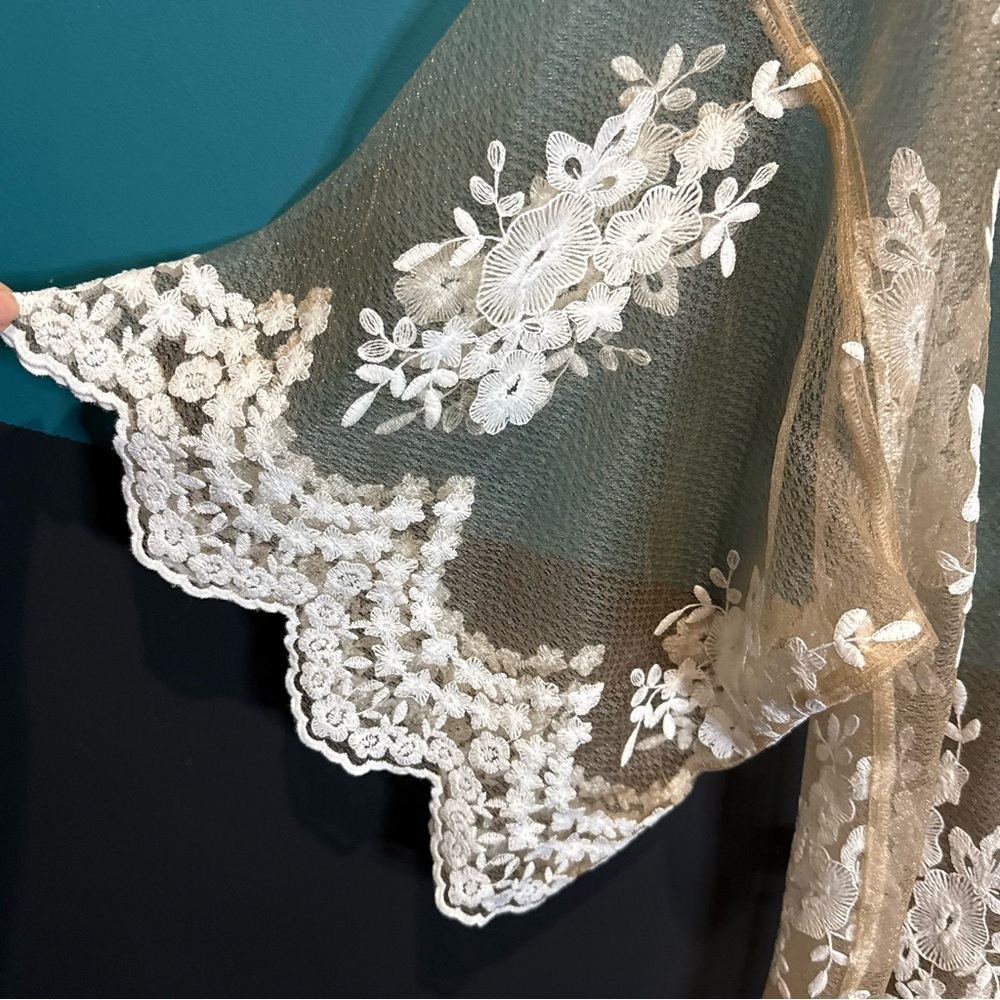 Victoria's Secret Floral Lace Bridal Robe Cream Elegant Romantic size M L - Picture 6 of 15